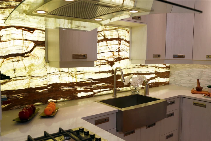 Cristallo Quartzite Backlit